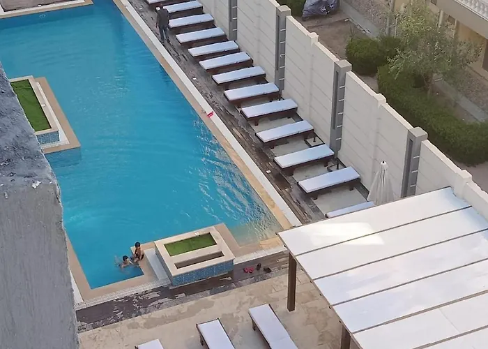 Sea Breeze At Three Pyramids Apartment